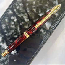 Stylo plume rétractable - détail du modèle et finition