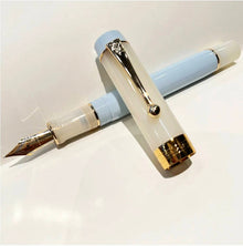 Calligraphie stylo plume bleu clair