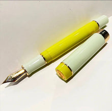 Calligraphie stylo plume vert citron