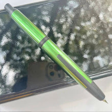 Stylo plume rétractable vert abysse - Noir verdâtre